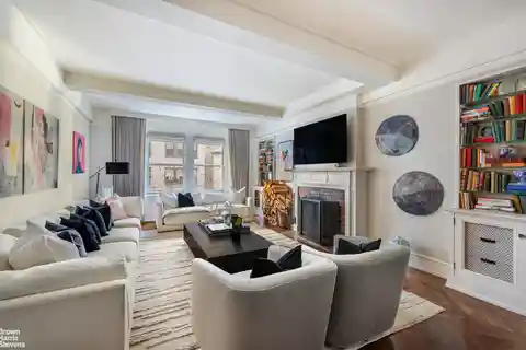 Exquisitely Renovated Classic 6 on Park Avenue