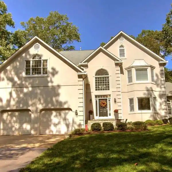 AN EXQUISITE BLEND OF LUXURY AND COMFORT