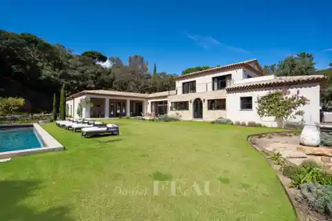 Exceptional Residence in the Desired Gigaro Neighbourhood