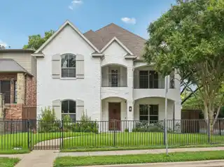 Spacious Home with Four Outdoor Living Areas