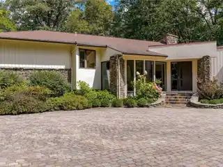 Remarkable Design with a Frank Lloyd Wright Influence