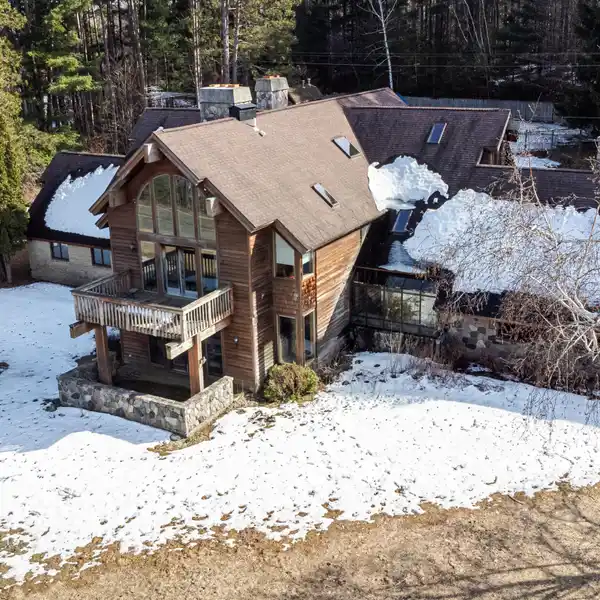 MAGNIFICENT CUSTOM-BUILT ESTATE