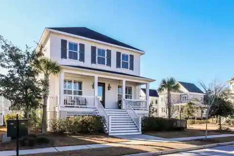 Picture-perfect Home in the Desirable Edgefield Section of Daniel Island