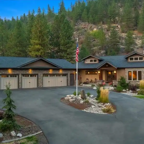 EXQUISITE CRAFTSMAN STYLE RANCHER IN RIVERBLUFF ESTATES