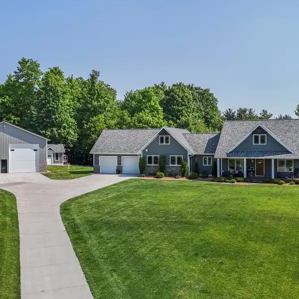 WELCOMING COUNTRYSIDE ESTATE