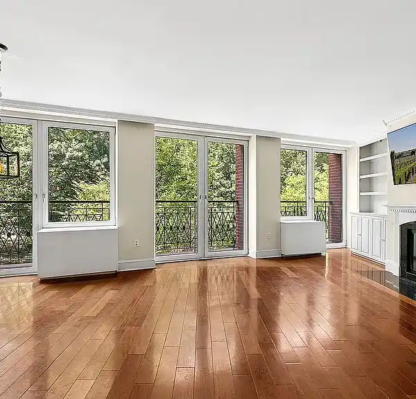 FULL FLOOR LOFT-STYLE CONDOMINIUM RESIDENCE
