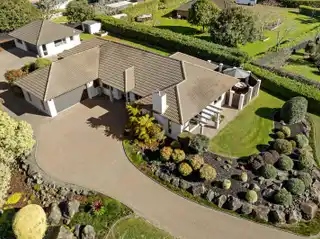 Immaculately Presented Brick and Tile Residence