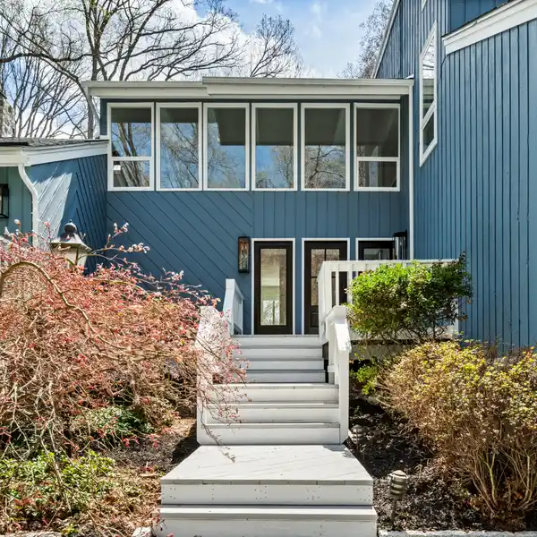 TURNKEY CONTEMPORARY RETREAT