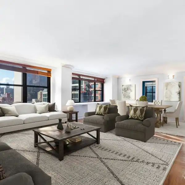 BEAUTIFULLY RENOVATED APARTMENT AT THE HAMILTON