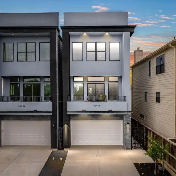 MODERN LUXURY IN THE HEART OF COTTAGE GROVE