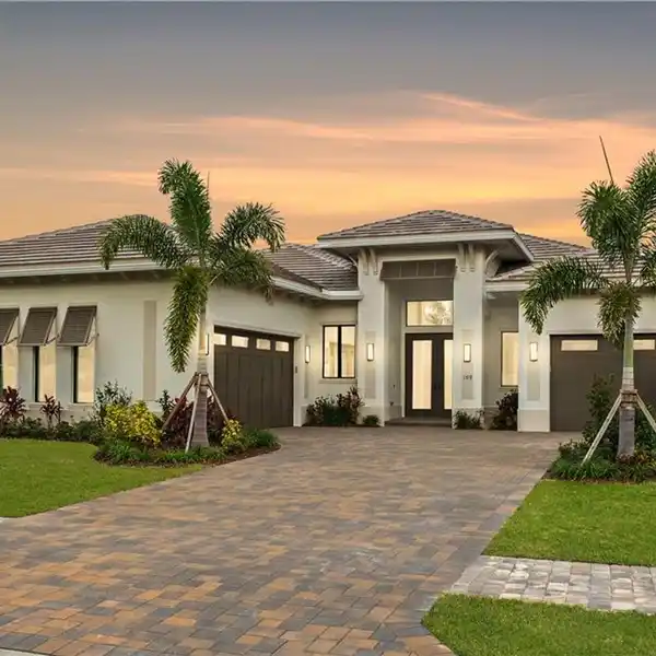 REFINED COASTAL MODERN RESIDENCE