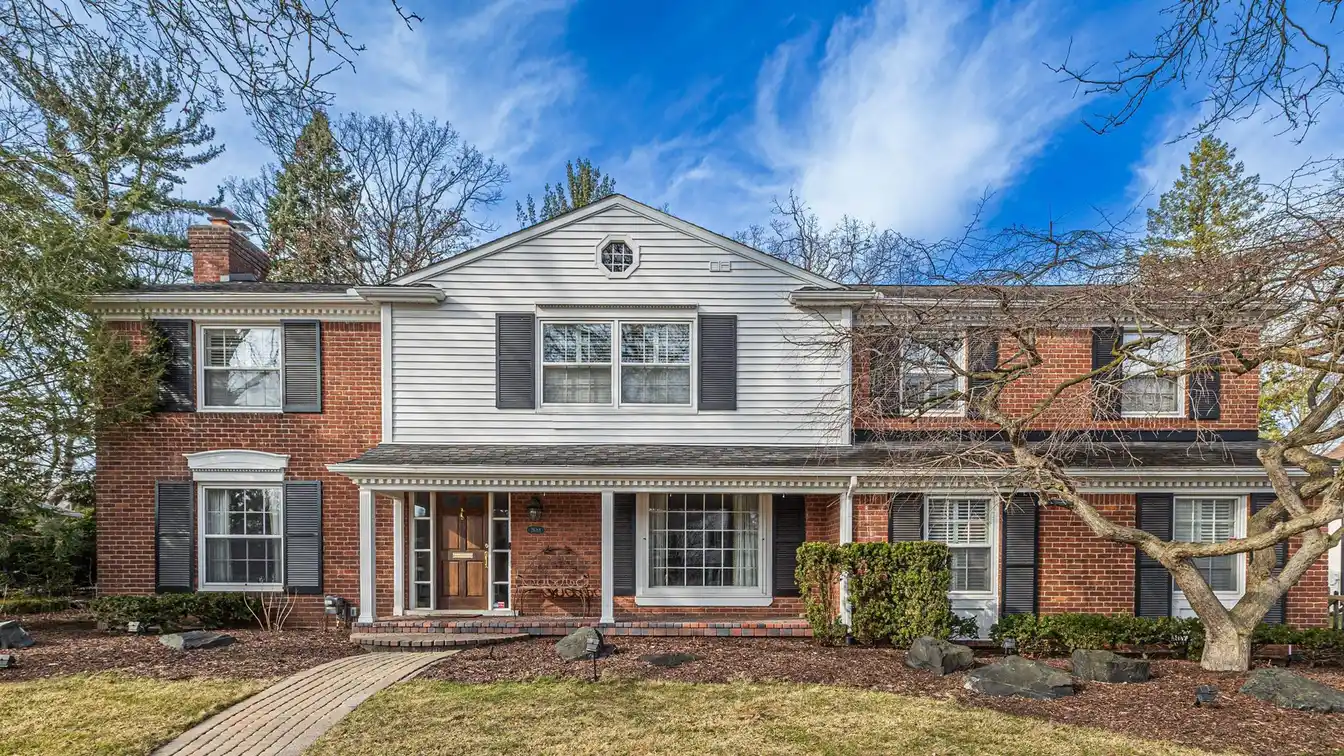Spacious Colonial in Bloomfield Village