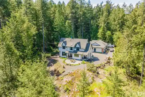Charming San Juan Cottage on Private Wooded Acres