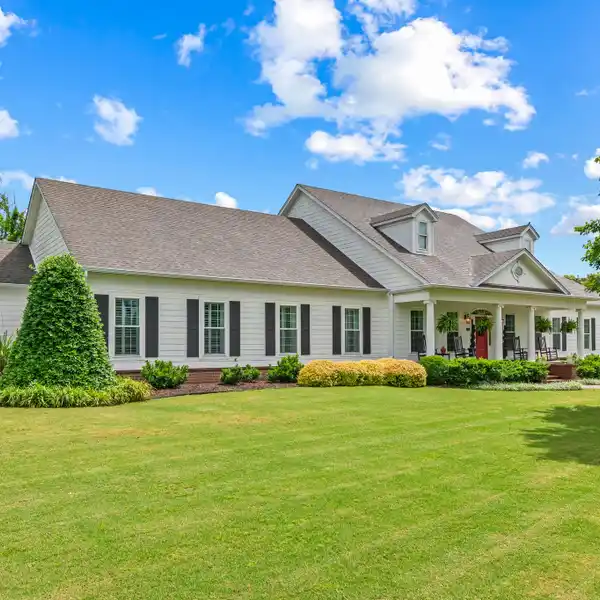 CUSTOM ECO-FRIENDLY HOME WITH ENDLESS FLEXIBILITY