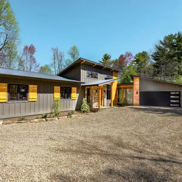 CUSTOM GEM BLENDING COMFORT AND STYLE