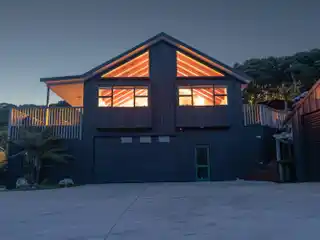 Blind Bay Coastal Estate with Lodge-Style Luxury