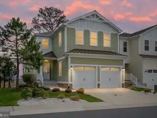 Bayfront Luxury Living with Stunning Water Views