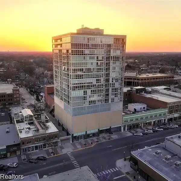 17TH-FLOOR PENTHOUSE AT THE FIFTH