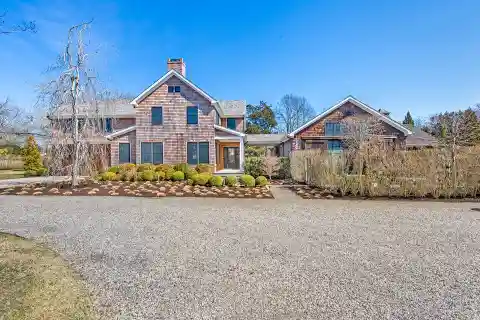 Magnificent Five Bedroom Home for Lease