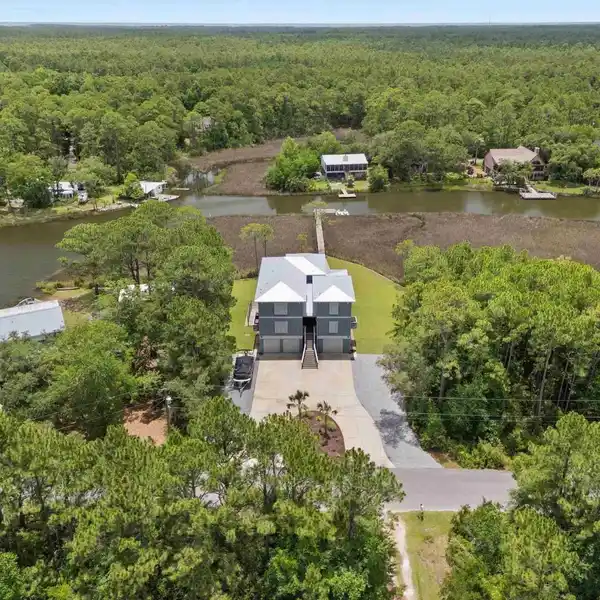 EFFORTLESS WATERFRONT LIVING ALONG TROUT BAYOU