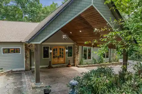Artisan Retreat with Forest Views
