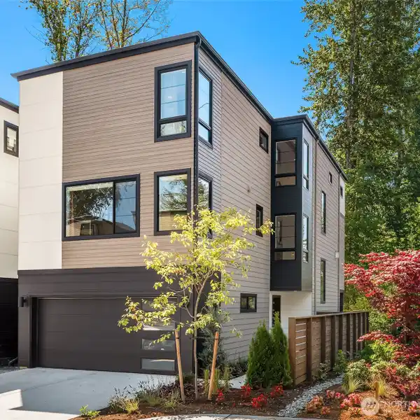 BANNERWOOD BEAUTY WITH COVERED DECK