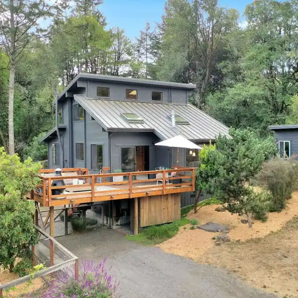 ONE-OF-A-KIND OFF-GRID PROPERTY