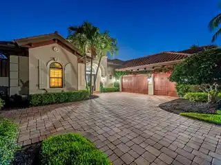 Exquisite Courtyard Home at Lely Resort