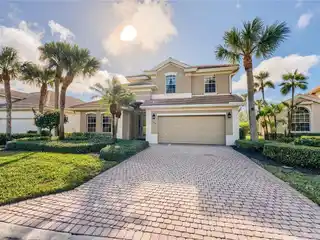 Popular Model in Coveted Oak Strand