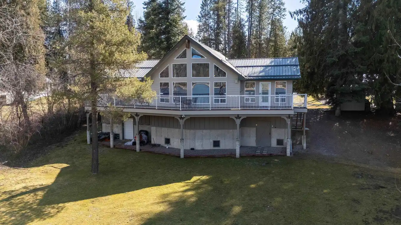Luxury Waterfront Living on the Pend Oreille River