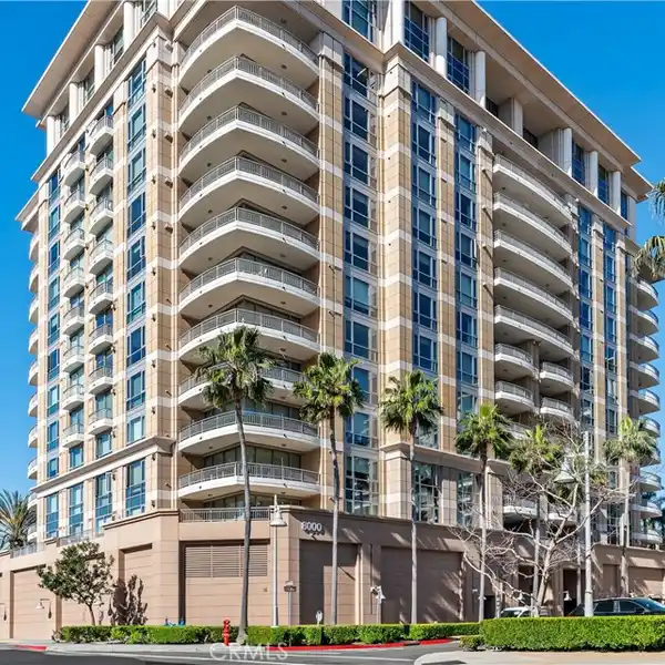ELEVATED ELEGANCE IN A PRESTIGIOUS BUILDING AT THE PLAZA