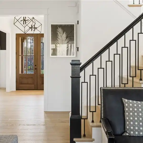 ROOMY FAMILY HOME WITH MODERN LUXURY FEATURES