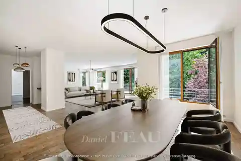 Bright and Peaceful Dual-Aspect Apartment