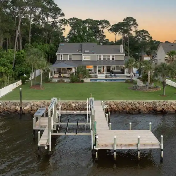 EXTRAORDINARY WHISPER BAY RETREAT