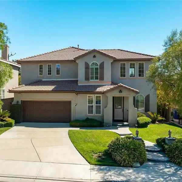 STUNNING FIVE BEDROOM HOME IN BEAUTIFUL TESORO DEL VALLE