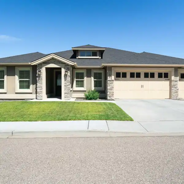 CUSTOM HOME WITH STUNNING VIEWS