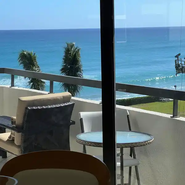 EXPANSIVE CORNER UNIT WITH STUNNING VIEWS