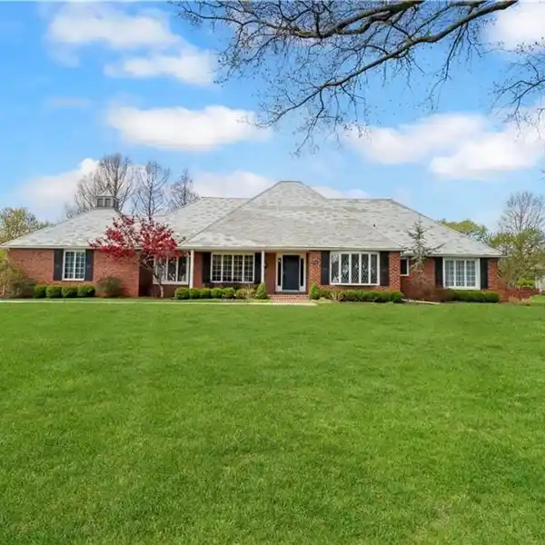 CLASSIC CHARM IN AN UNBEATABLE LOCATION