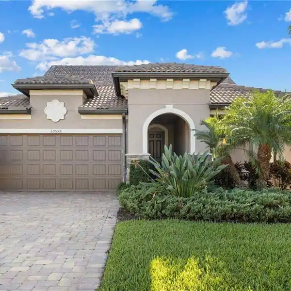 RESORT-STYLE LIVING IN CORKSCREW SHORES