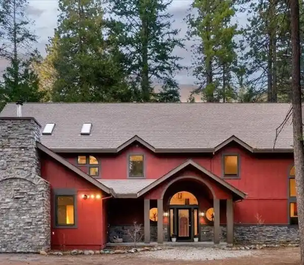GALLERY IN THE WOODS