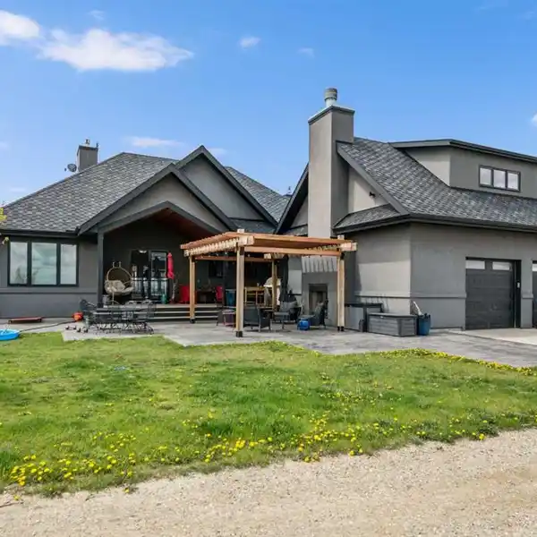 137-ACRE GETAWAY