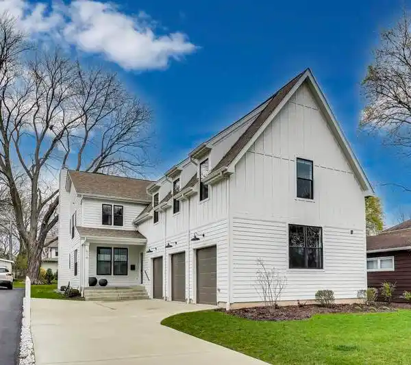 IMMACULATE TRANSITIONAL STYLE HOME