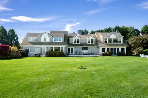Six Bedroom Hamptons Summer Rental
