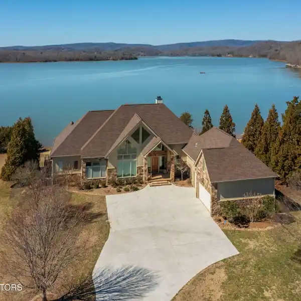 EXCEPTIONAL WATERFRONT HOME IN PRESTIGIOUS GRANDE VISTA BAY