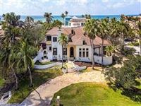 EXQUISITE RESIDENCE STEPS TO THE SAND