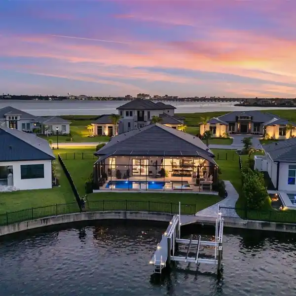WATERFRONT LUXURY LIVING IN SANCTUARY COVE