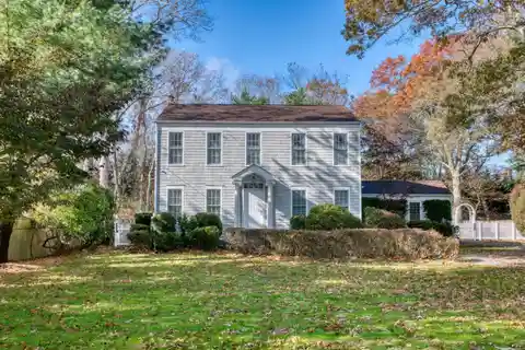 Beautiful Traditional Home for Rent in Bridgehampton