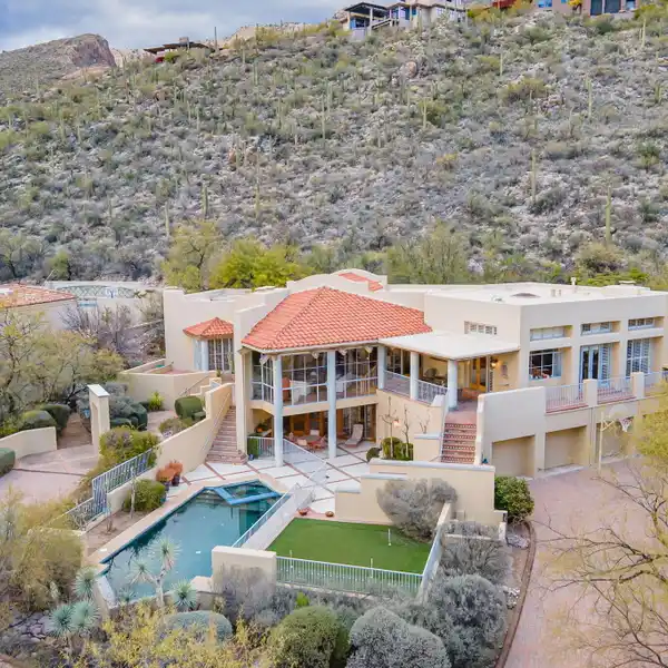 CONTEMPORARY HOME HIGH IN VENTANA CANYON