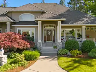 Beautiful Custom Home with Stunning Views of the Palouse
