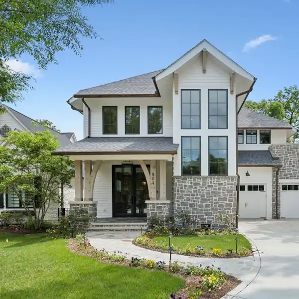 MODERN CRAFTSMANSHIP WITH TIMELESS ELEGANCE